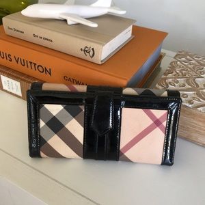 Burberry Nova check wallet, black brown, patent